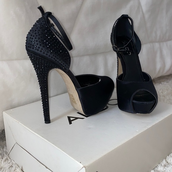 Heels - Picture 2 of 2